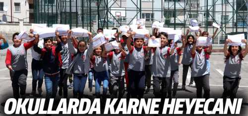 Çorum'da Okullarda karne heyecanı yaşandı