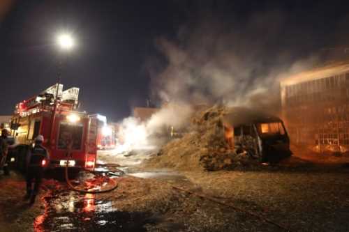 Çorum'da saman yüklü kamyon CAYIR CAYIR yandı