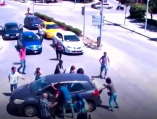 Çorum'da Şehrin göbeğinde yaşanan trafik kazası görenleri şoke ediyor