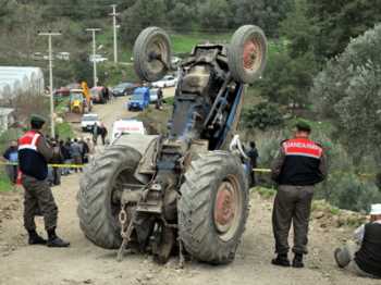 ÇORUM’DA ÜZÜCÜ TRAKTÖR KAZASI