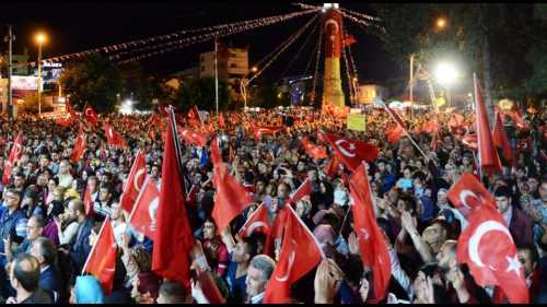 Çorum Gençliği kalkışma hareketine karşı yürüyüş için meydanlara döküldü