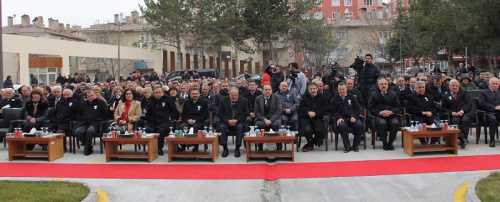 Çorum Hitit Üniversitesi Meslek Yüksek Okulları 1 ve 2 etap hizmet binaları düzenlenen törenle hizmete açıldı