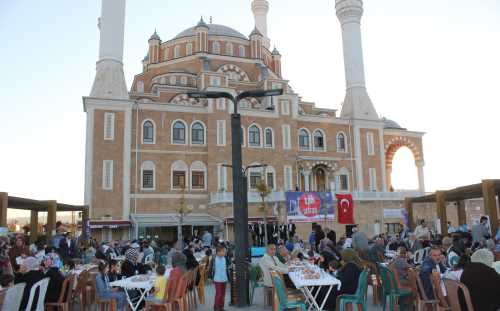 Çorum İl Müftülüğü Diyanet Vakfı'nın  'İyilik Sofrası' iftarı