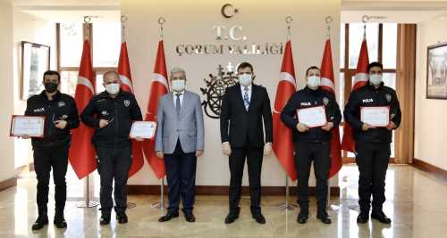 Çorum polisinden gönülleri fetheden hareket ödüllendirildi