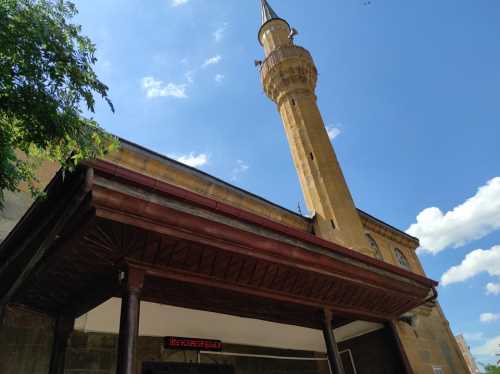 Çorum Ulu Caminin duvarındaki Roma dönemine ait yazılı taş çok şaşırttı!