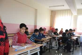 Çorum'un Alaca ilçesinde, FEM Dershanesi tarafından Seviye Belirleme Sınavı düzenlendi