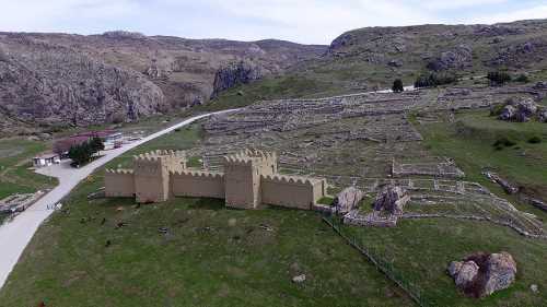 ÇORUM'UN ARTIK ÜNLÜ BİR KÖYÜ VAR 