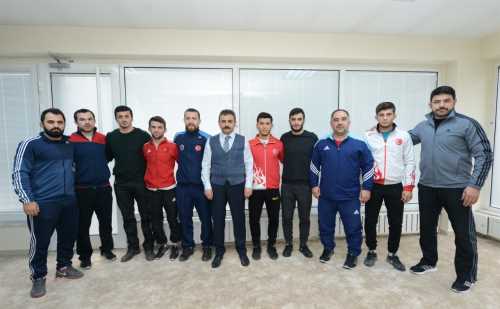 Çorum'un Şampiyon güreşçilerine moral yemeği