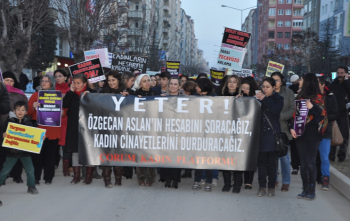 ÇORUMLU KADINLAR ÖZGECAN'IN HESABINI SORDULAR 