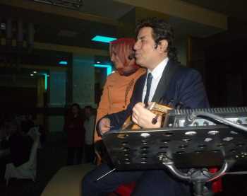 ÇOŞKUN SABAH KONSERİNDE HAYRANLARINI BÜYÜLEDİ