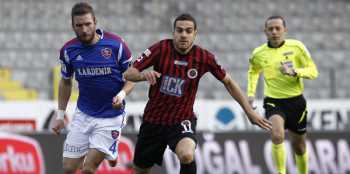 Cüneyt Çakır Maçta rahatsızlandı 