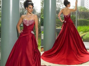 Bu yılın gece kıyafetinde de trendler belli oldu