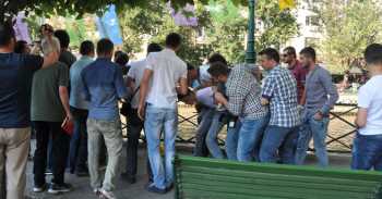 Demirtaş'ın bez afişlerini asanlara saldırı