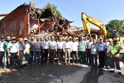 DEVANE'DE KAMULAŞTIRILAN BİNALAR YIKILIYOR