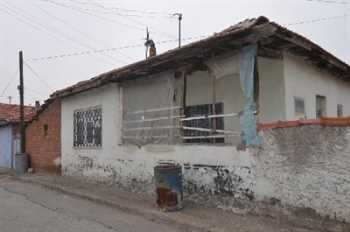 Diyaliz Hastası Kadın Evinde Bıçaklanarak Öldürüldü