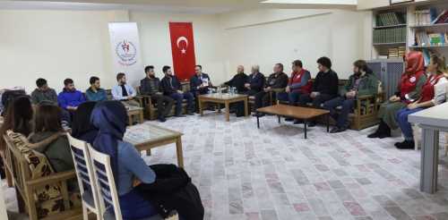 EFSANE DOKTOR RIFAT PATIR GENÇLERLE BULUŞTU