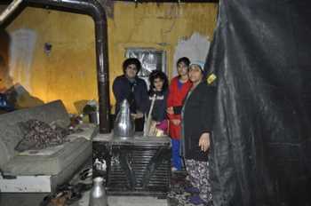 Ev Kirasını Ödeyemeyen Aile Sokağa Atıldı