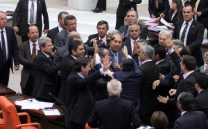 TBMM'de Yumruklar Konuştu