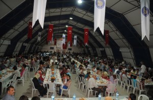 İFDAR ÇADIRINDA HAYIR VE BEREKET VAR