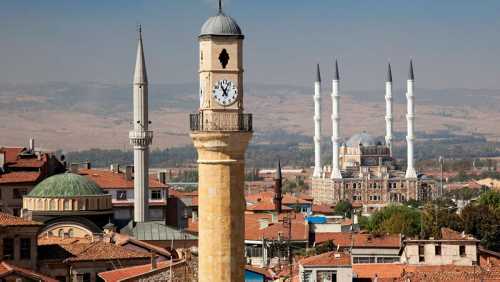 Gazi ve İnönü Caddesi'nde araç oto parkı yasaklandı