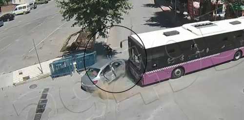 Genç kadın kazada ezilmekten  saniyelerle kurtuldu