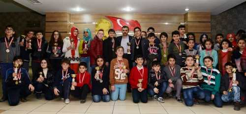 GENÇLER ARTIK GELECEĞİNE GÜVENLE BAKIYOR