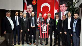 Gül’den Bekiroğlu’na Çorum Belediye Spor forması