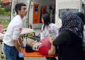 HALI ASARKEN BALKONDAN DÜŞTÜ