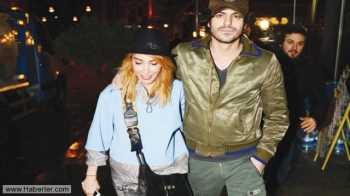 HANDE YENER 13 YAŞ KÜÇÜK SEVGİLİSİYLE GÖRÜNTÜLENDİ