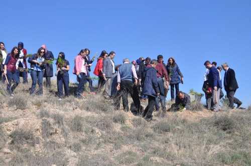Hastane yönetimi ve çalışanları tarafından, Sosyal Sorumluluk Projesi kapsamında, “Ağaç Dikme” etkinliği düzenlendi