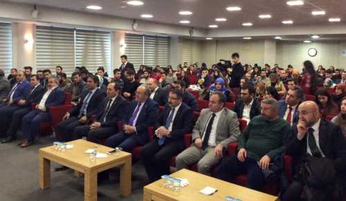 Hitit Üniversitesi, SETA Vakfı ve Hitit Akademi Derneği iş birliğiyle düzenlenen "Türkiye’de Yeni Anayasa Arayışları ve Başkanlık Sistemi" konulu panel düzenlendi.