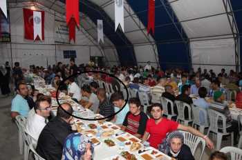 İFTAR ÇADIRINDA FOTOĞRAF RAHATSIZLIĞI NİYE ?