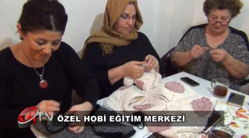 İş yerinde müşterilerine ücretsiz örgü kursu veriyor