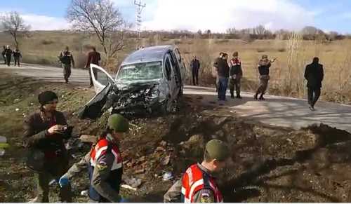 İskilip Yolu’nda meydana gelen trafik kazasında 3 kişi hayatını kaybetti.