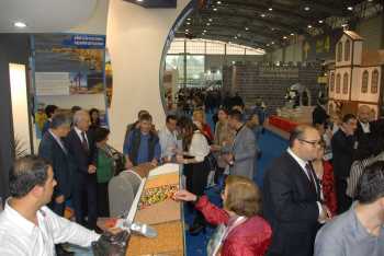 İZMİR FUARINDA ÇORUM STANDINA YOĞUN İLGİ