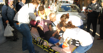 KAZA YAPAN BAYAN,YARALANAN BAYAN OLUNCA KAVGA ÇIKTI