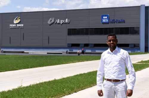 Kenyalı Abdi  Adan Salat Çorum'da okudu gözde elaman oldu