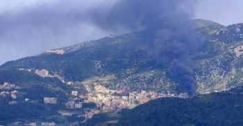 Keseb İlçesi'ne, rejim askerinin başlattığı top atışı şiddetlendi