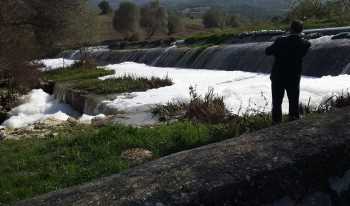 KİMYASAL ATIKLAR ÇORUM ÇAYINA DÖKÜLÜYOR