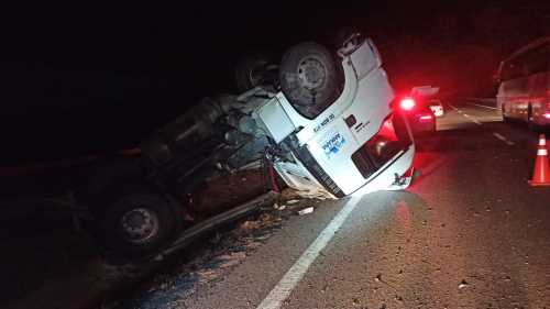 Kırıkkale-Çorum D-200 karayolunda çekici takla attı!