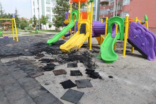 Mahalle Magandaları Oyun Parkını Yaktı
