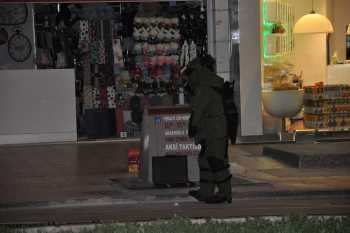 MERKEZ KARAKOLUNUN ÖNÜNDE BOMBA PANİĞİ