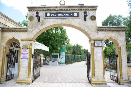 Mezarlıklar bayram ziyaretine hazırlanıyor