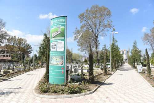 Mezarlıklara 5 Bin Gül Dikildi