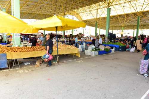 Mimar Sinan Mahallesi’nde cuma günü kurulan semt pazarı Perşembe günü açılacak