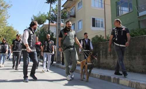 Narkotimlerden okul önlerinde denetim 