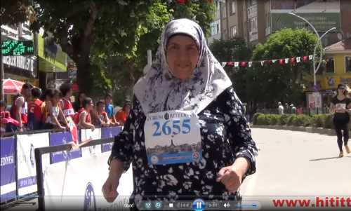 NERİMAN TEYZE HİTİT KOŞUSUNUN YILDIZI OLDU! 