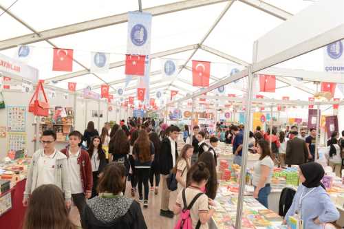 Öğrenciler Kitap fuarını çok sevdiler