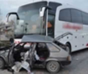 Osmancık ilçesinde otobüsle otomobilin çarpışması sonucu 1 kişi öldü