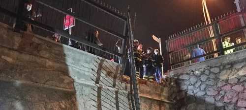 Otomobil Yüksekokulun Bahçesine Uçtu